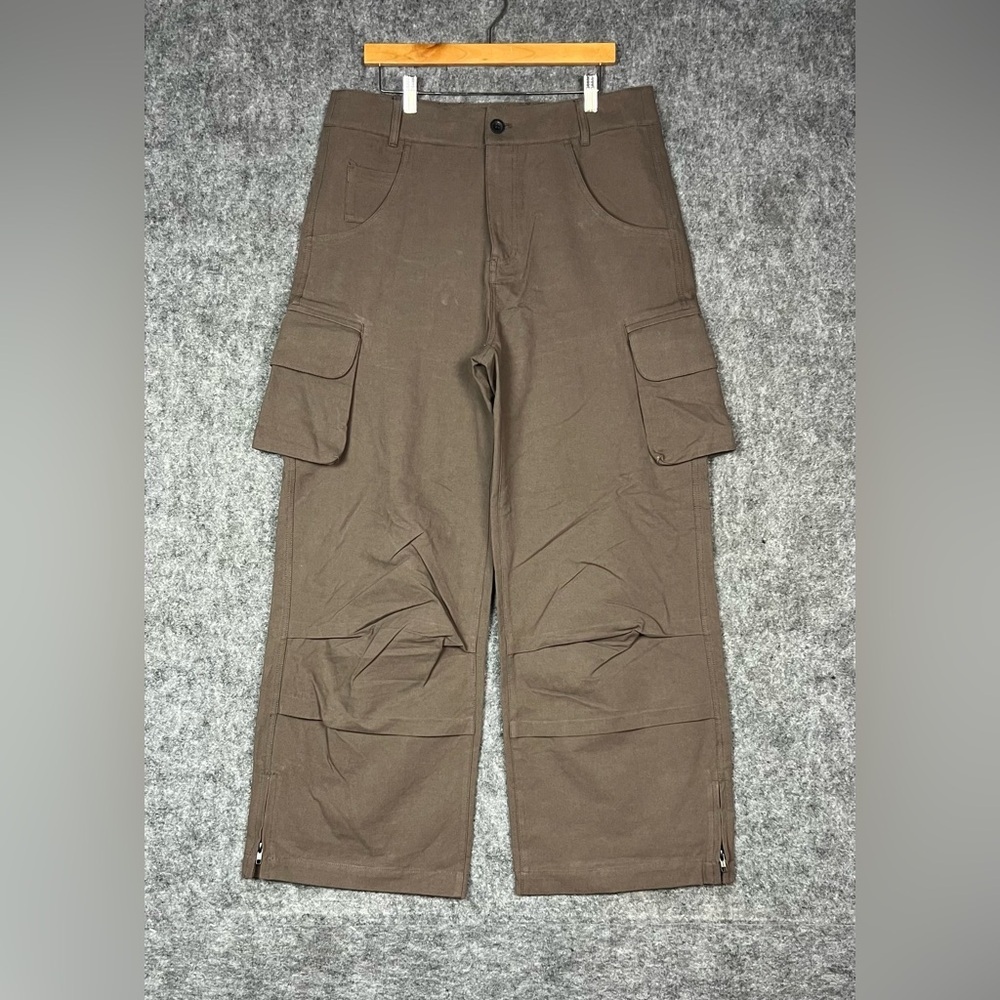 BlackTailor Cargo Pants with Multiple Pockets and Zippers Pants Size: 34x32